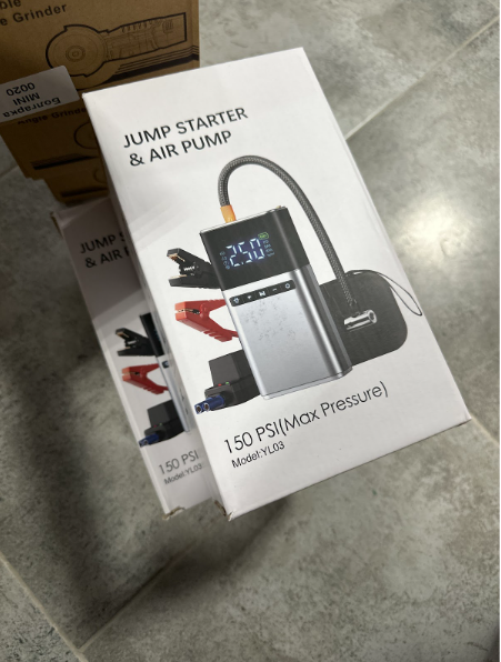 Портативное Пусковое устройство Jump starter с воздушным компрессором 4в1