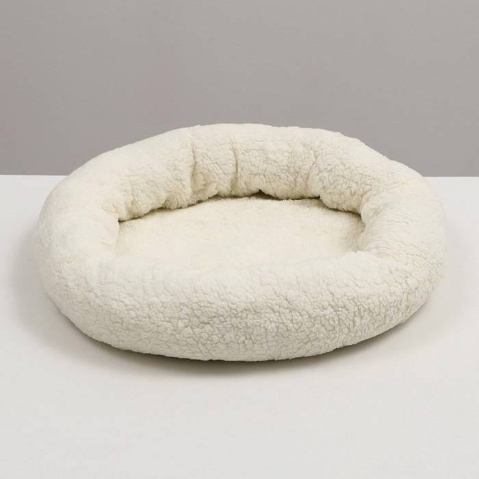 Лежанка для собак и кошек "Уют", мягкий мех, 50 х 42 х 11 см, молочная