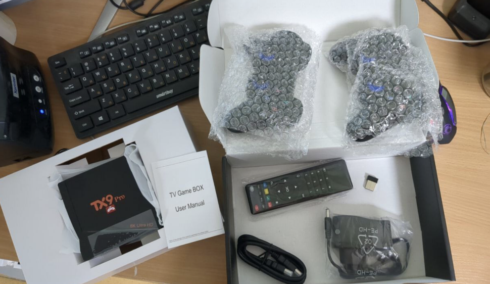 Игровая приставка для телевизора TX 9 PRO Игровая приставка для телевизора TX 9 PRO